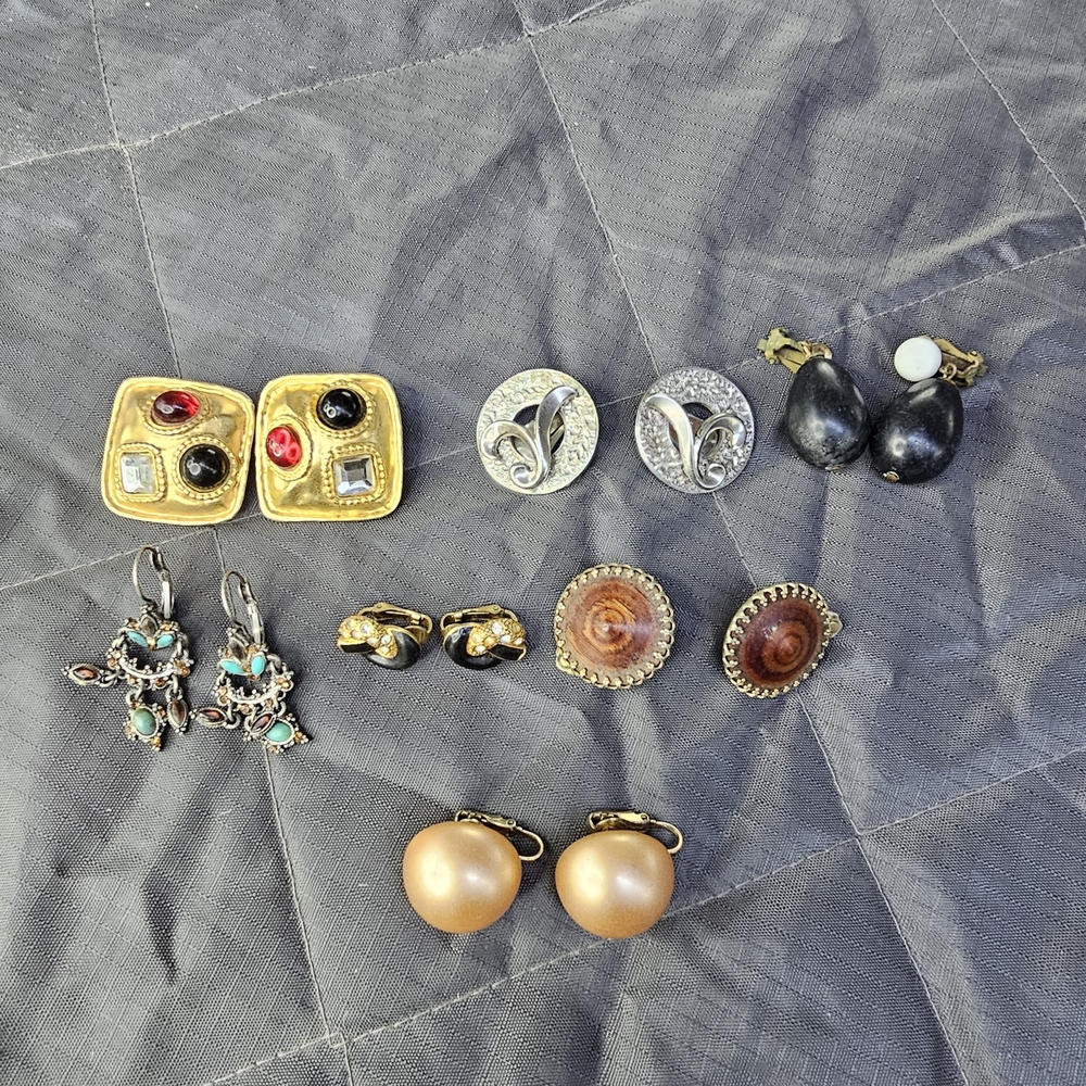 Mixed Women's Earring Set with Gold-Tone and Black Accents